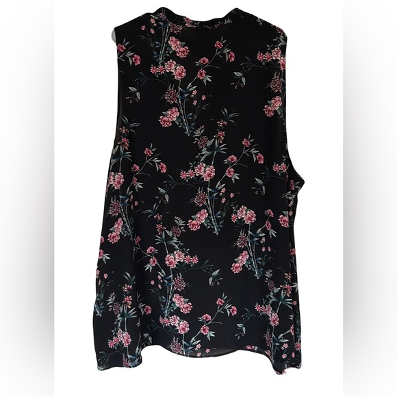 TORRID Womans Sleeveless Top. Size 4. - Picture 3 of 3